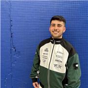 Soy un chico de 21 años, amable, que me encantan los idiomas y sobre todo el inglés. Serían clases muy prácticas y contundentes.